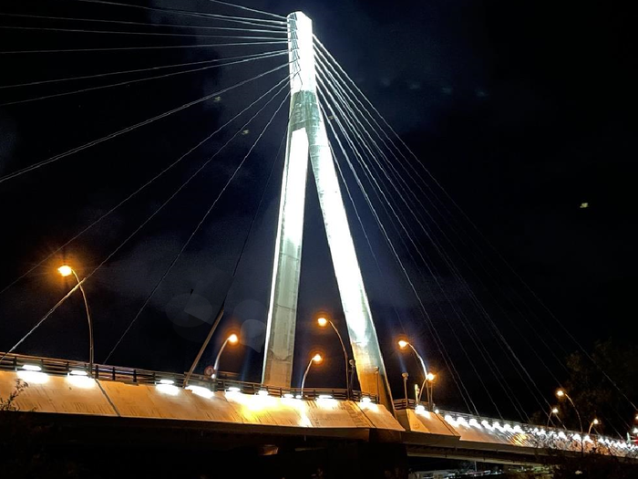 写真：有田中央大橋のライトアップ風景