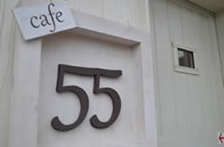 写真：cafe55看板