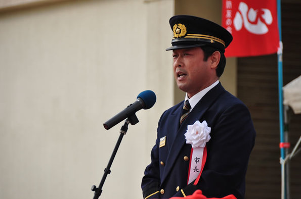 写真：消防出初式での市長のあいさつ