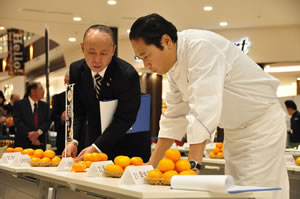 写真：官能審査会の様子